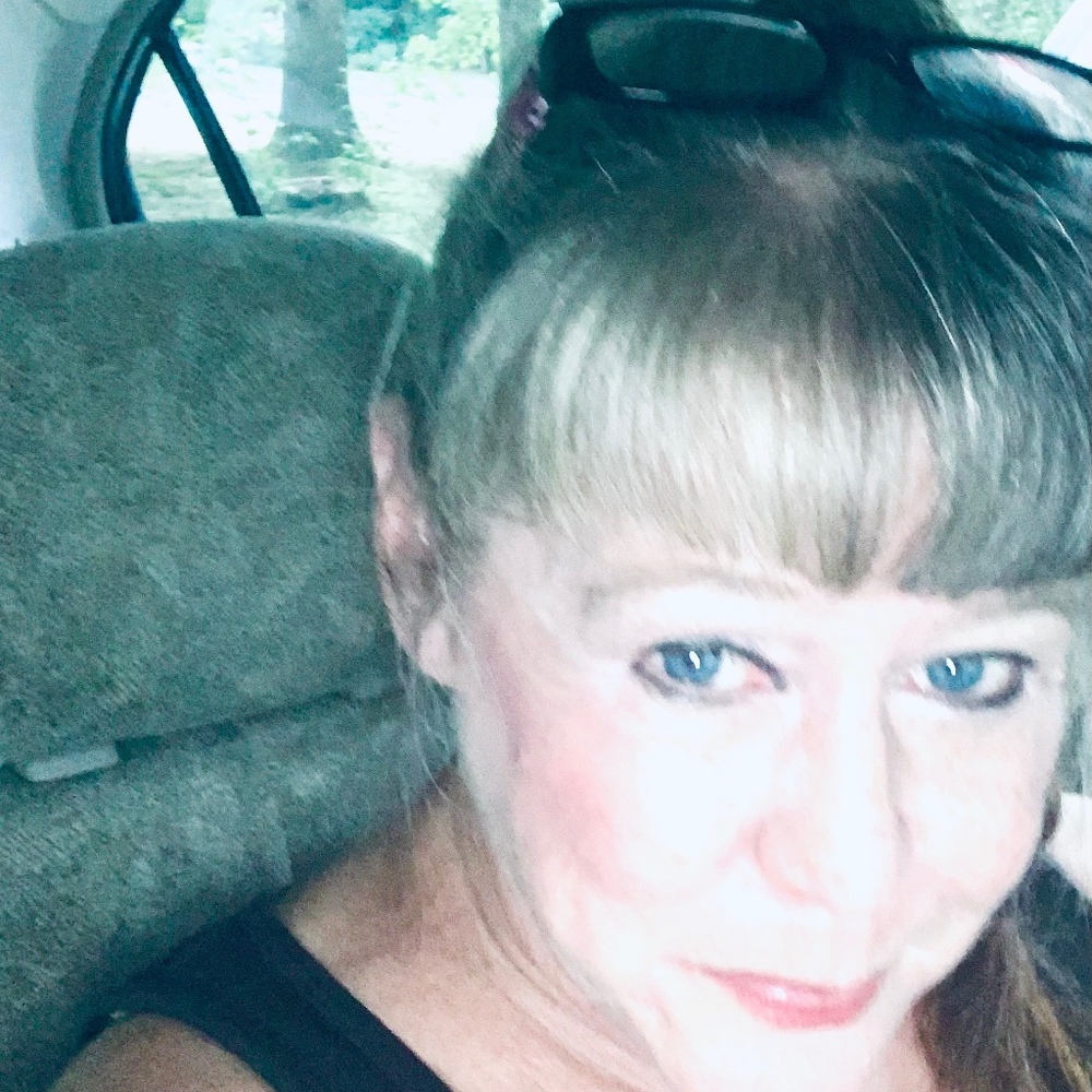 Meet your Posher, Cynthia